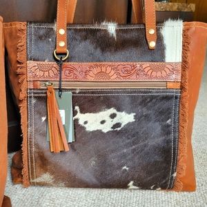 😍♥️ Gorgeous Tooled Leather and Cowhide Tote